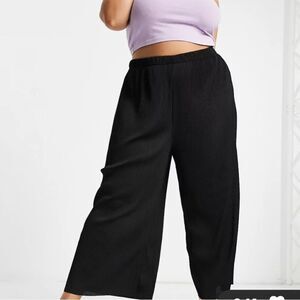 ASOS DESIGN Curve plisse culotte pants in black 24 NWT and in packaging